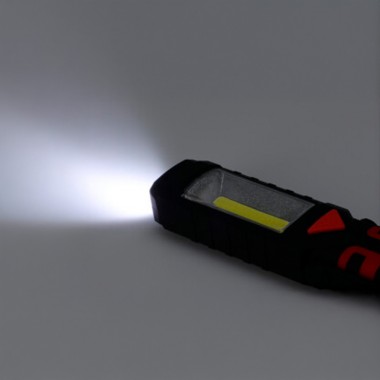 Linterna led de trabajo recargable doble funcion con gancho + imán, negra, 50 x 35 x 215 mm