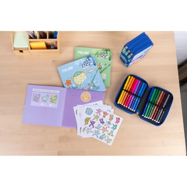 Cuaderno con adhesivos para colorear alien invasion